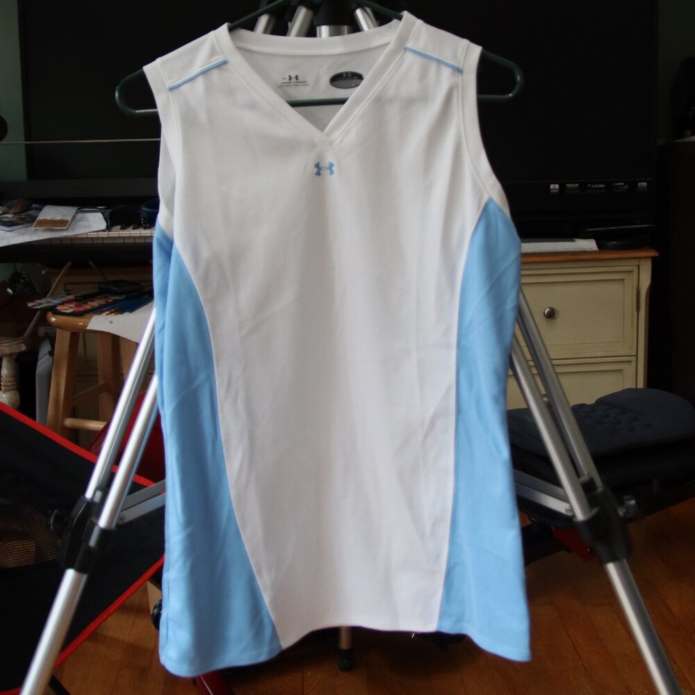 Under Armour women's sleeveless top.  Size M